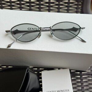 Gentle Monster Slim Oval Silver Glasses – Minimal & Chic, Like New